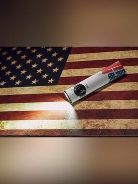 🔦Olight Arkfeld Pro Stars & Stripes Flat EDC 3-Light Flashlight Patriotic Accent